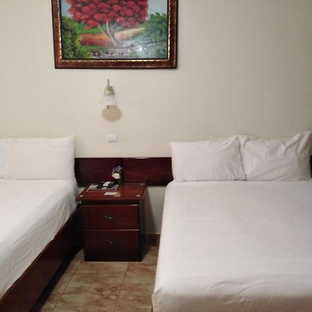 Hotel Samana Spring Buitenkant foto